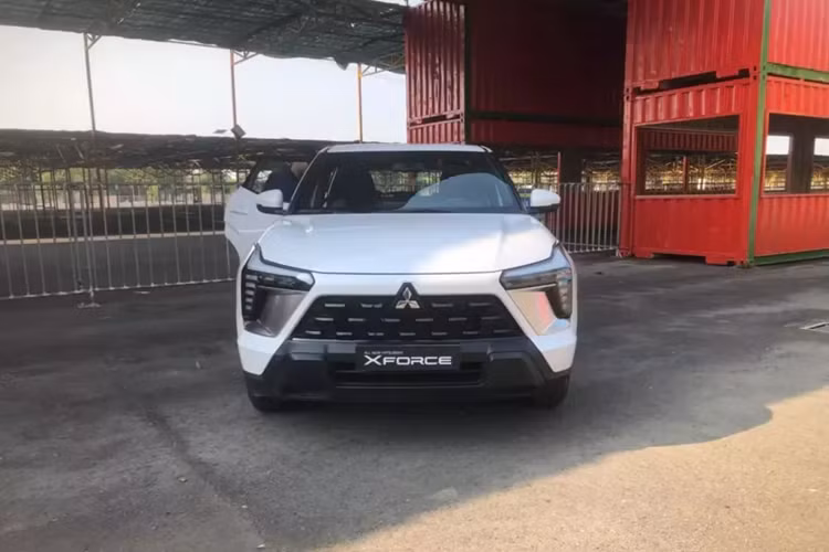 Can canh Mitsubishi Xforce ban re nhat vua 