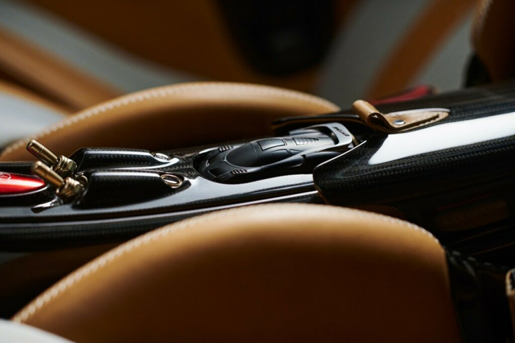 Pagani Huayra Epitoma – chiếc Huayra bản số sàn độc nhất thế giới - Hình 6 Pagani Huayra Epitoma – chiec Huayra ban so san doc nhat the gioi-Hinh-6