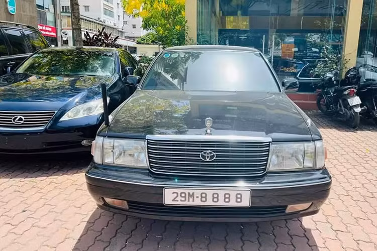Dan Toyota Crown 