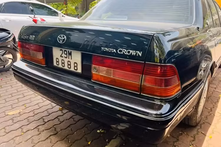 Dan Toyota Crown 