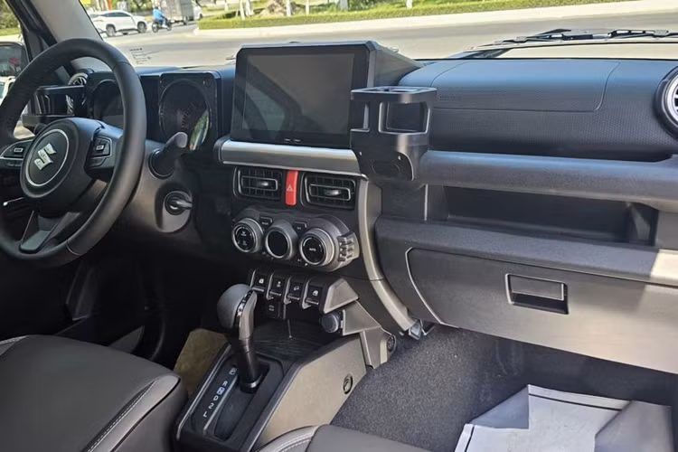 Can canh Suzuki Jimny do Mercedes G63 chinh hang gan 1 ty dong-Hinh-4