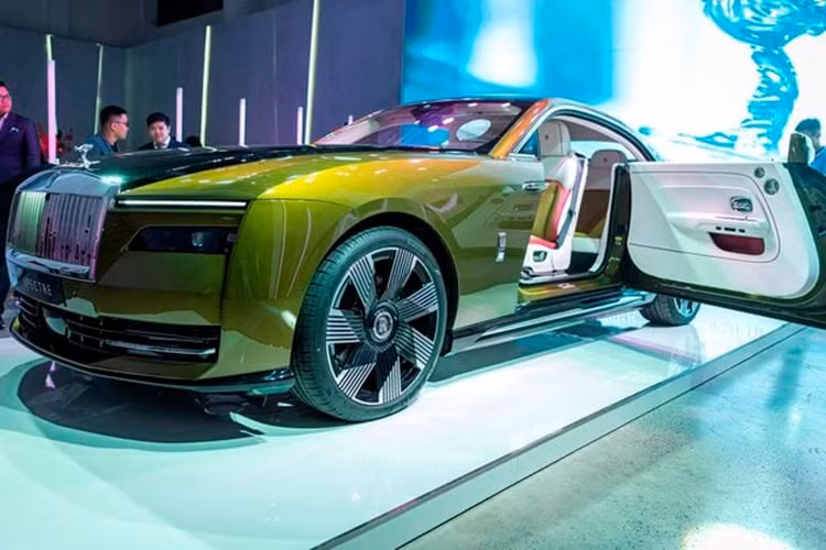 Rolls-Royce Spectre dien gan 18 ty tai Viet Nam den tay Minh Nhua-Hinh-7