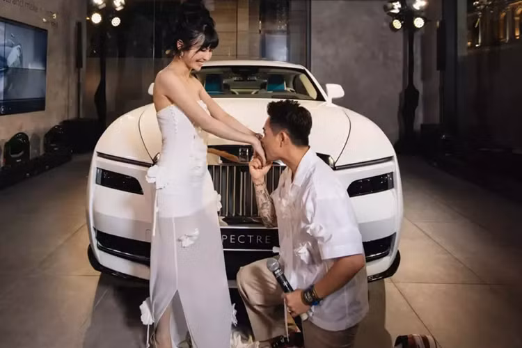 Can canh Rolls-Royce Spectre cua Minh Nhua moi mua hon 25 ty dong-Hinh-3