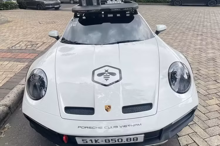 Tận thấy Porsche 911 Dakar hơn 15 tỷ của đại gia Việt “phượt" Đà Lạt - Hình 2 Tan thay Porsche 911 Dakar hon 15 ty cua dai gia Viet “phuot