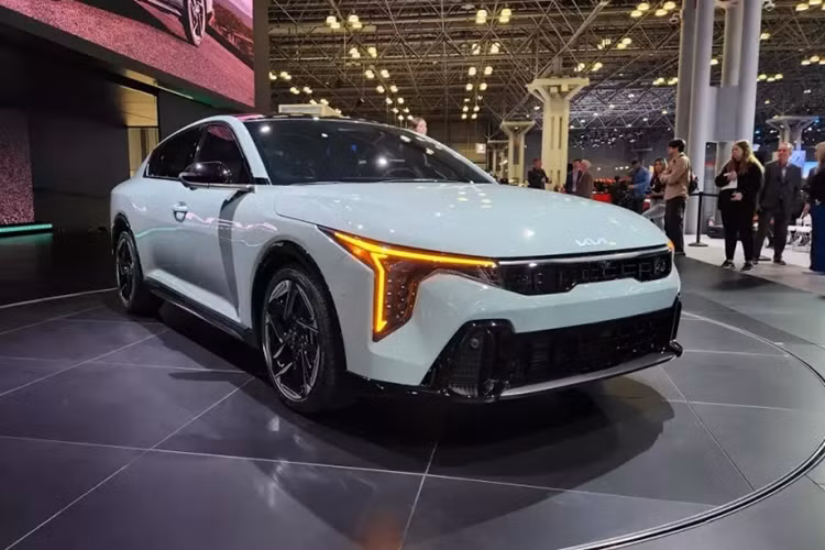 Can canh Kia K4 2025 