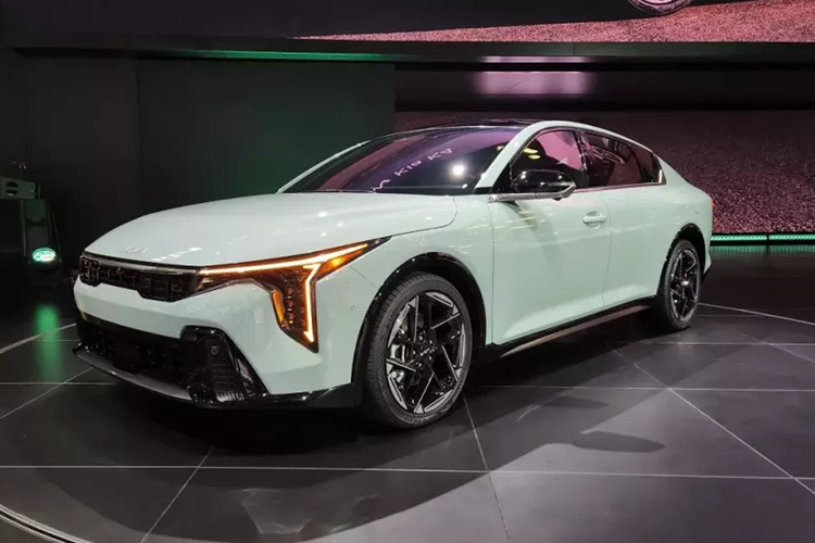 Can canh Kia K4 2025 