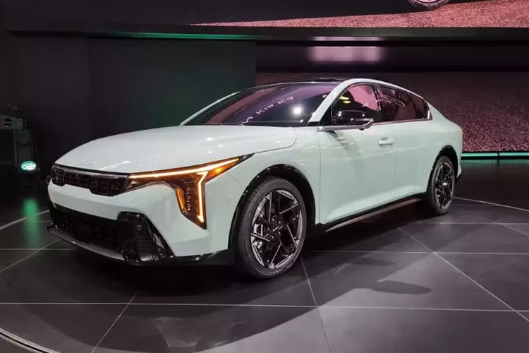 Can canh Kia K4 2025 