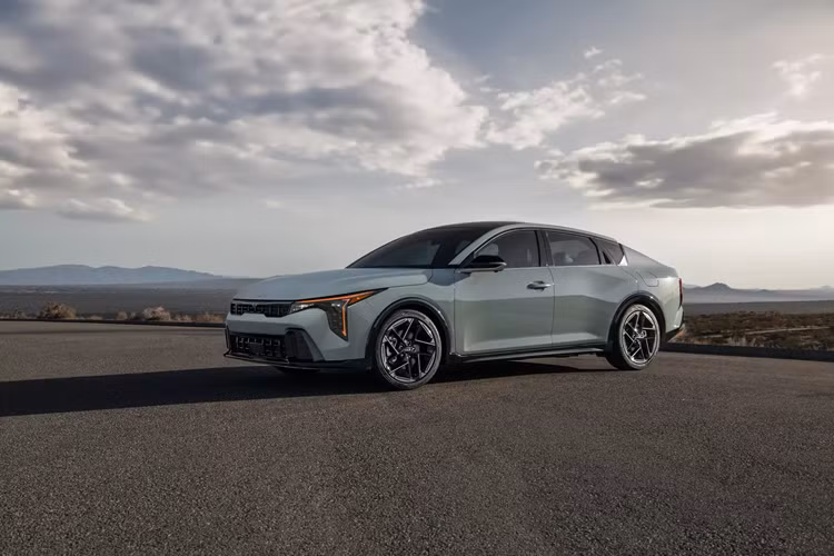 Can canh Kia K4 2025 