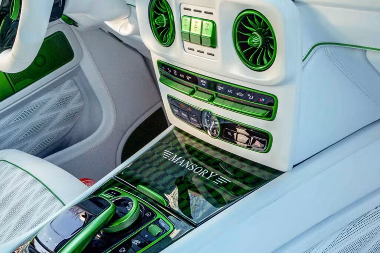 Chiêm ngưỡng SUV Mercedes-AMG G63 độ Mansory phối màu độc đáo - Hình 4 Chiem nguong SUV Mercedes-AMG G63 do Mansory phoi mau doc dao-Hinh-4