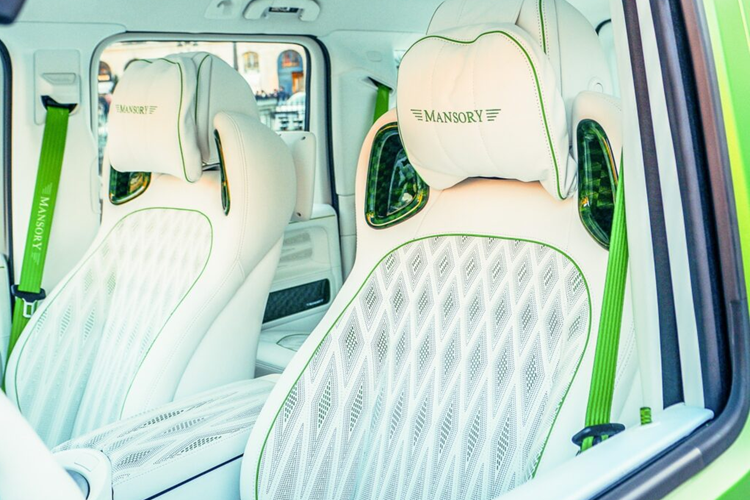 Chiem nguong SUV Mercedes-AMG G63 do Mansory phoi mau doc dao-Hinh-5