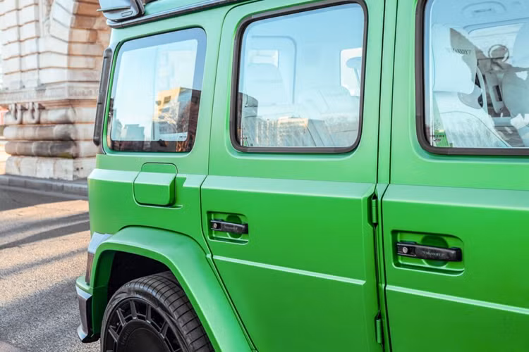 Chiêm ngưỡng SUV Mercedes-AMG G63 độ Mansory phối màu độc đáo - Hình 7 Chiem nguong SUV Mercedes-AMG G63 do Mansory phoi mau doc dao-Hinh-7