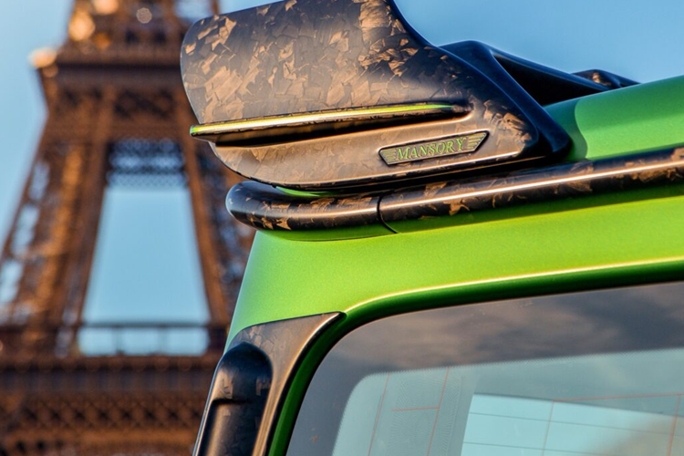 Chiem nguong SUV Mercedes-AMG G63 do Mansory phoi mau doc dao-Hinh-6