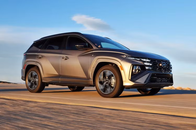 Hyundai Tucson 2025 nang cap manh tay voi dong co hybrid sac dien