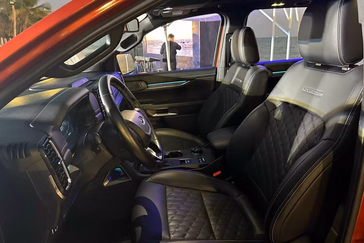 Can canh Ford Everest Platinum tai Viet Nam, khoang 1,509 ty dong-Hinh-5