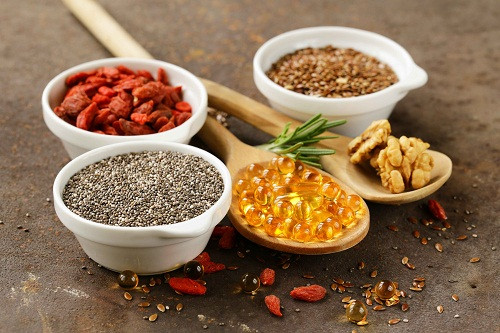 Kết hợp mè đen và óc chó sẽ tăng tác dụng bồi bổ trí não, giảm lượng cholesterol xấu trong máu.