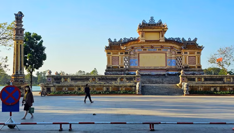 Can canh linh vat rong dai 30m chao xuan sap trinh lang o Hue-Hinh-4