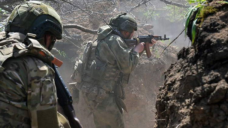 Quân Nga phục kích tiêu diệt nhóm binh sĩ mặc quân phục NATO Quan Nga phuc kich tieu diet nhom binh si mac quan phuc NATO