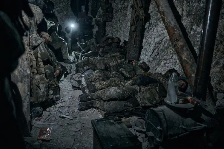 Bom UMPK tieu diet chi huy Lu doan Khyzhak cua Ukraine-Hinh-5