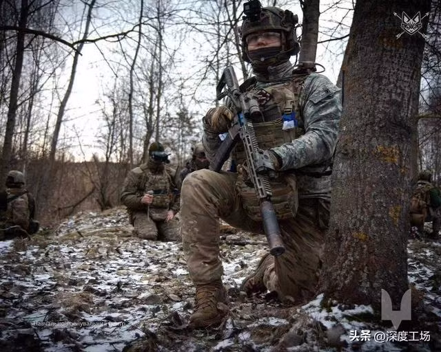 Lính Ukraine chết cóng ở mặt trận Kursk, thời tiết xuống -15 độ C - Hình 10 Linh Ukraine chet cong o mat tran Kursk, thoi tiet xuong -15 do C-Hinh-10