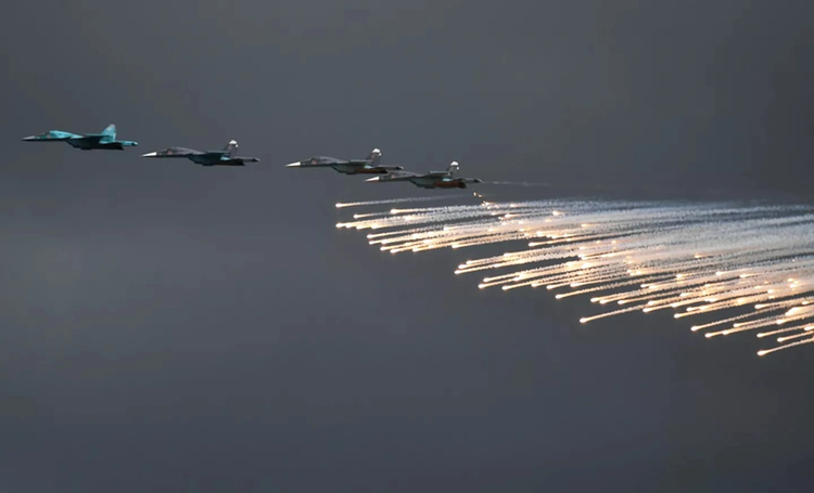 Tac chien dien tu ap dao, Khong quan Nga lat nguoc tinh the-Hinh-12