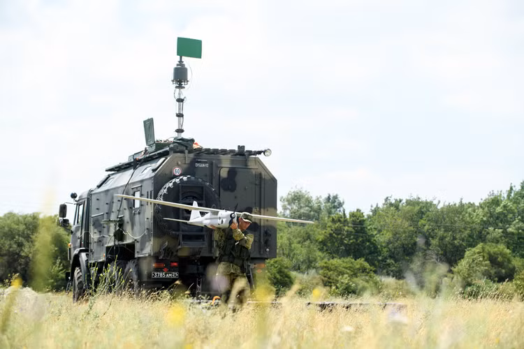 Dan UAV huy diet cua Nga: Con ac mong o chien truong Ukraine-Hinh-11