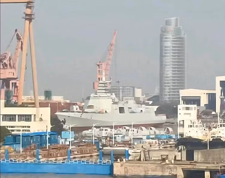 Tau khu truc Type 055 Trung Quoc: “Quai vat” thach thuc toan cau-Hinh-2