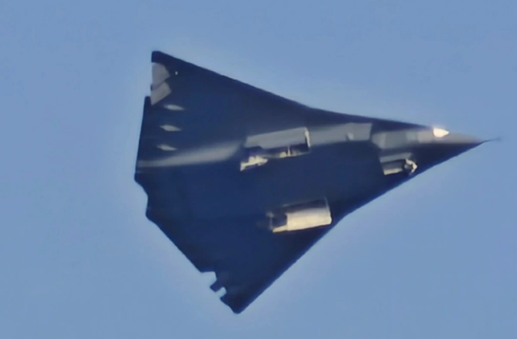 Bí ẩn tiêm kích tàng hình thế hệ 6 mới của Trung Quốc - Hình 8 Bi an tiem kich tang hinh the he 6 moi cua Trung Quoc-Hinh-8