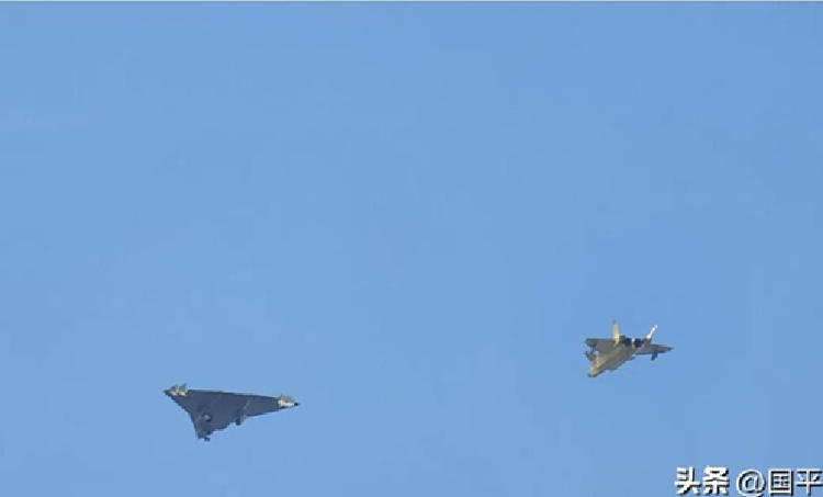 Bí ẩn tiêm kích tàng hình thế hệ 6 mới của Trung Quốc - Hình 13 Bi an tiem kich tang hinh the he 6 moi cua Trung Quoc-Hinh-13