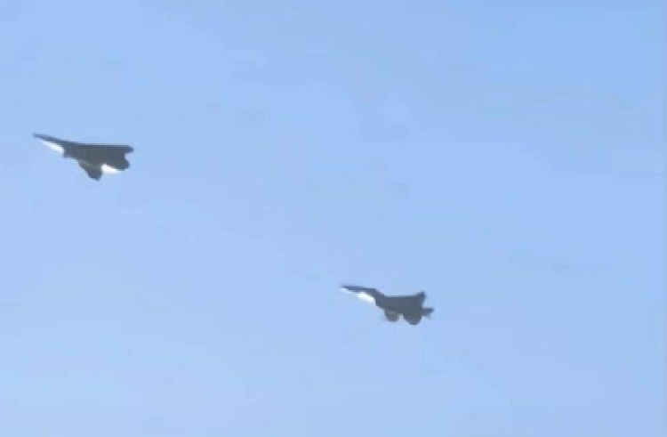 Bí ẩn tiêm kích tàng hình thế hệ 6 mới của Trung Quốc - Hình 12 Bi an tiem kich tang hinh the he 6 moi cua Trung Quoc-Hinh-12