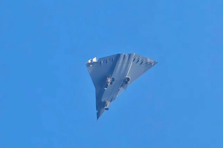 Bí ẩn tiêm kích tàng hình thế hệ 6 mới của Trung Quốc - Hình 5 Bi an tiem kich tang hinh the he 6 moi cua Trung Quoc-Hinh-5