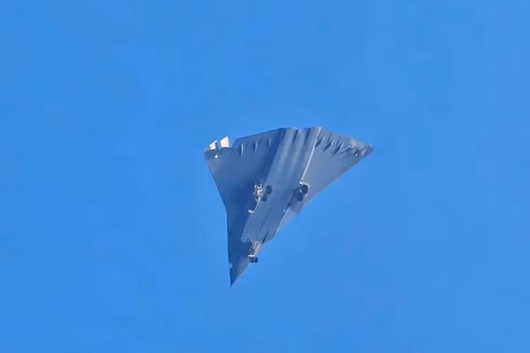 Bí ẩn tiêm kích tàng hình thế hệ 6 mới của Trung Quốc - Hình 5 Bi an tiem kich tang hinh the he 6 moi cua Trung Quoc-Hinh-5