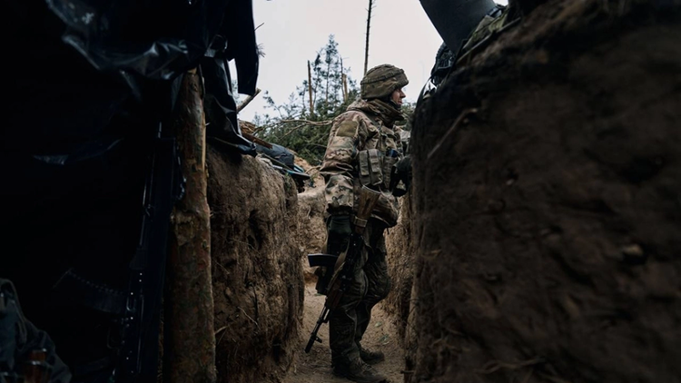 Quan Ukraine mat kha nang phan cong, phong tuyen Pokrovsk sap sup do-Hinh-2