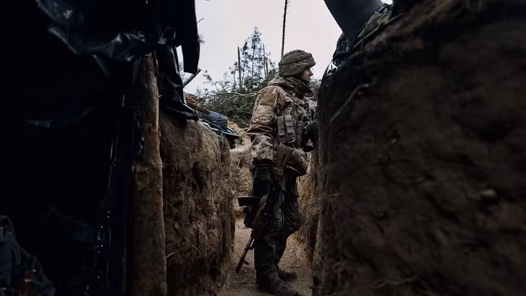 Quan Ukraine mat kha nang phan cong, phong tuyen Pokrovsk sap sup do-Hinh-2