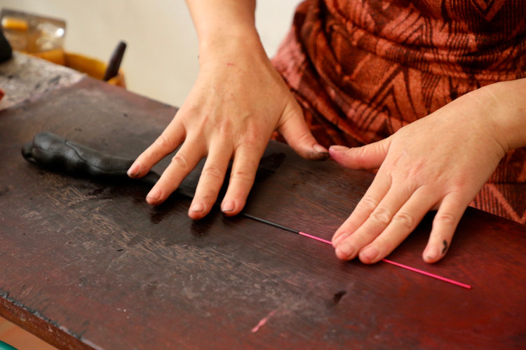 Can canh quy trinh lam loai huong den doc dao cua lang Choa-Hinh-6