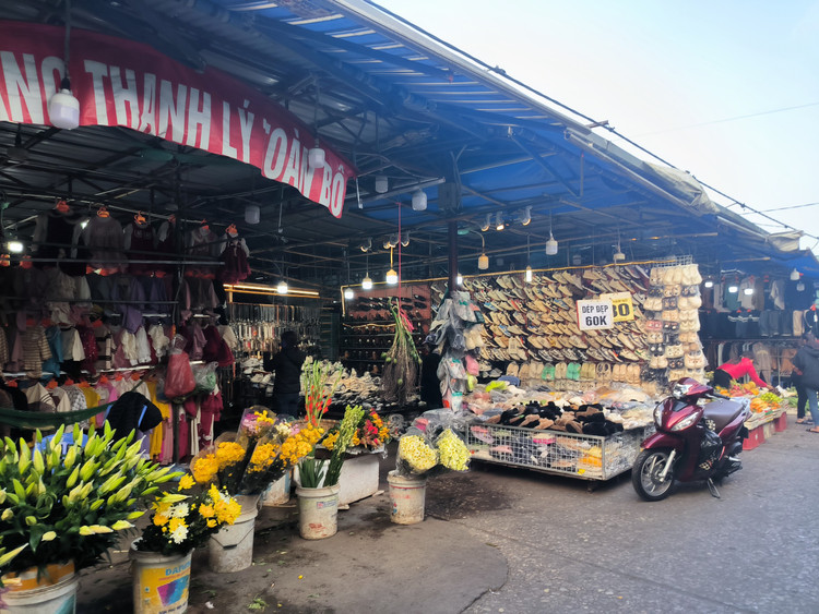 Sap Tet, cho truyen thong e am, tieu thuong lo lang