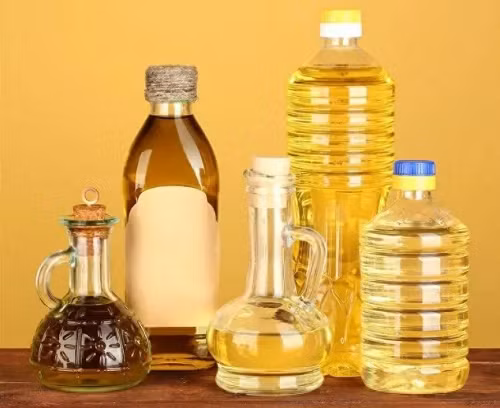 Dầu tự ép tiềm ẩn nguy cơ ung thư do hàm lượng độc tố aflatoxin quá cao, điều kiện vệ sinh kém. (Ảnh: IF)