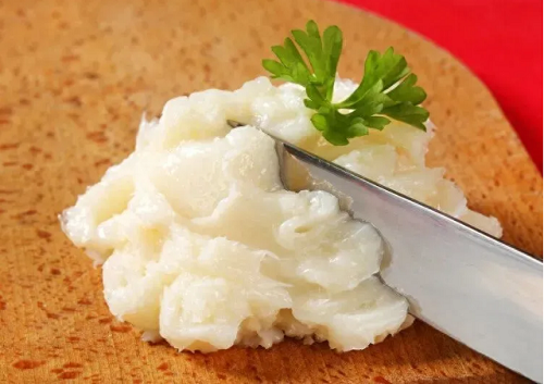 Những người không ổn định hoặc có các triệu chứng về tim mạch không nên ăn mỡ lợn thường xuyên. (Ảnh: IF)