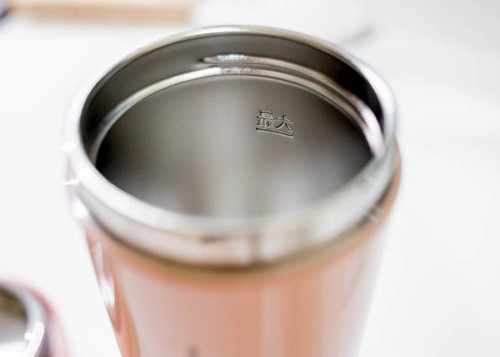 Trẻ mang bình giữ nhiệt đi học nhất định phải cẩn trọng điều này