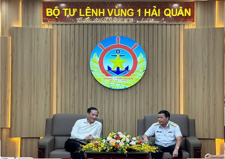 Lien hiep Hoi Viet Nam tham, lam viec tai Bo Tu lenh Hai quan