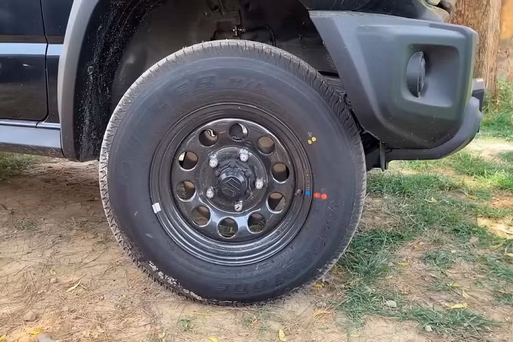 Suzuki Jimny 5 cua so san gia 362 trieu dong, trang bi nhung gi?-Hinh-8