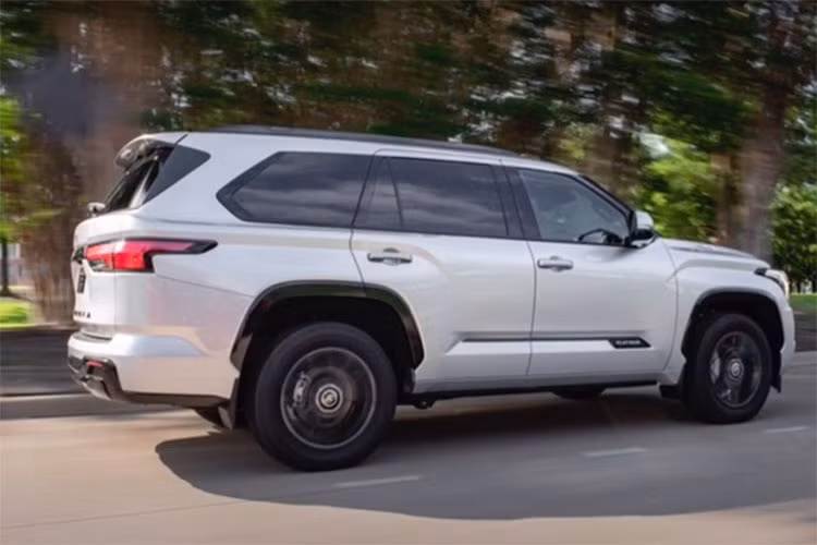 Toyota Fortuner 2024 moi se co dong co mild hybrid tiet kiem xang-Hinh-2