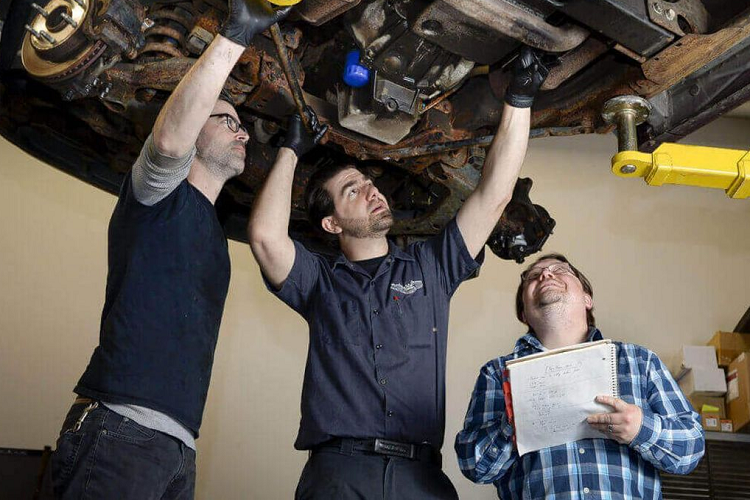 Xe ôtô điện được coi là tương lai nhưng trình độ thợ sửa “đứng im” - Hình 4 Xe oto dien duoc coi la tuong lai nhung trinh do tho sua “dung im”-Hinh-4