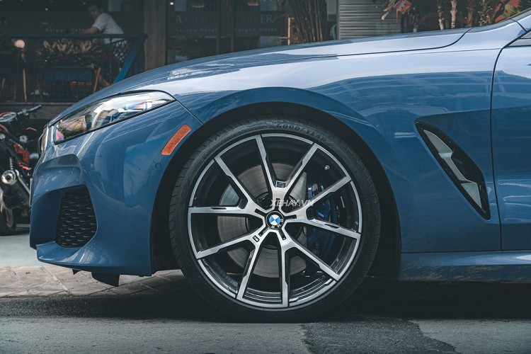 BMW 840i Coupe gan 8 ty dau tien ve Viet Nam so huu mau son doc-Hinh-6