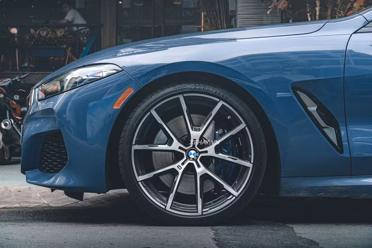 BMW 840i Coupe gan 8 ty dau tien ve Viet Nam so huu mau son doc-Hinh-6