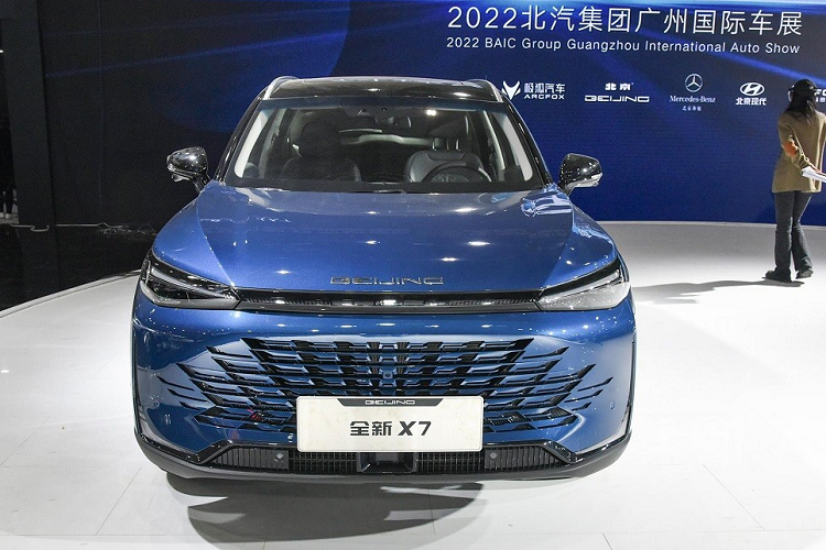 Nhà sản xuất hiện chưa công bố giá xe Beijing X7 2023 tại Trung Quốc. Theo một số nguồn tin chưa chính thức, Beijing X7 2023 sẽ có 3 phiên bản Standard, Deluxe và Premium tại Việt Nam, giá bán từ 608 triệu đồng