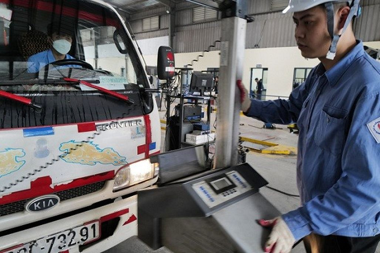 Oto chua nop phat khong duoc cap tem kiem dinh thoi han 15 ngay