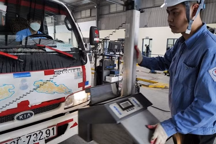 Ôtô chưa nộp phạt không được cấp tem kiểm định thời hạn 15 ngày Oto chua nop phat khong duoc cap tem kiem dinh thoi han 15 ngay