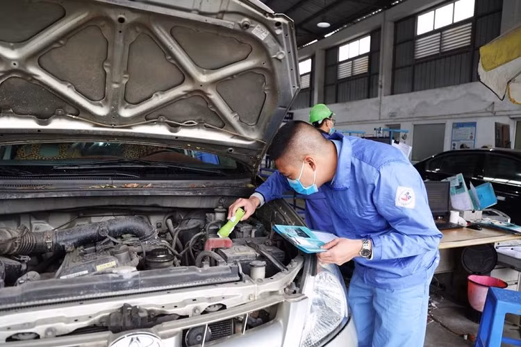 Ôtô chưa nộp phạt không được cấp tem kiểm định thời hạn 15 ngày - Hình 2 Oto chua nop phat khong duoc cap tem kiem dinh thoi han 15 ngay-Hinh-2