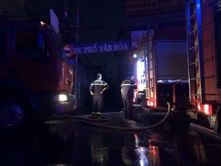 Chay lon o nha dan tai TP Thu Duc, nhieu nguoi thao chay