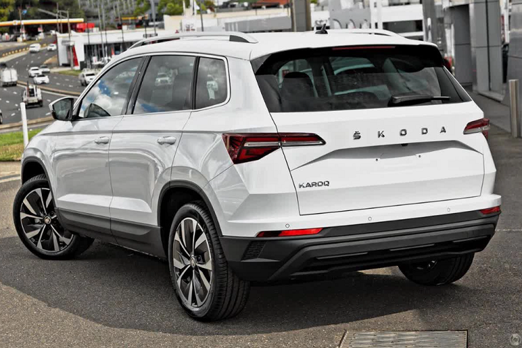 Can canh SUV do thi Skoda Karoq tai Viet Nam, 